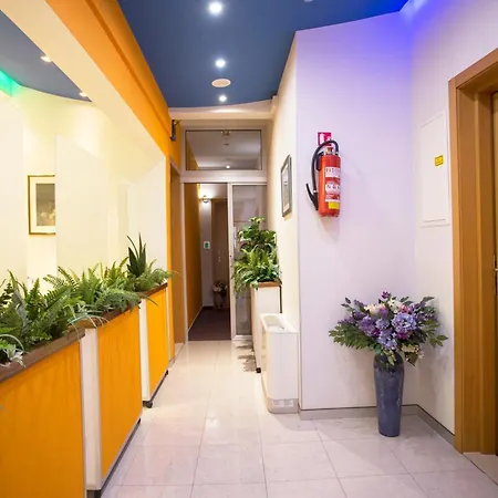 فندق Hotel More 3*