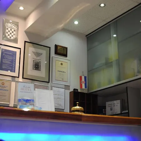 فندق Hotel More 3*