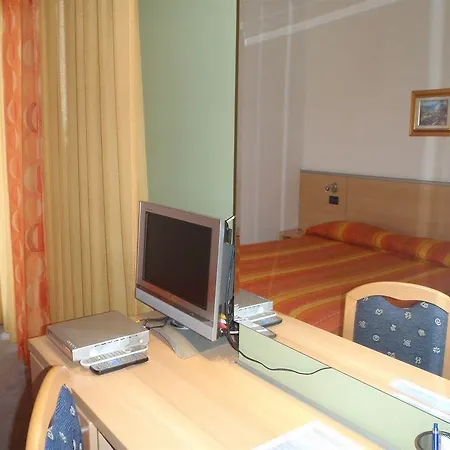 Готель Hotel More