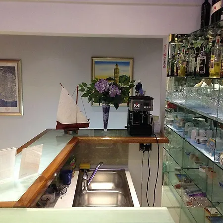 מלון Hotel More 3*