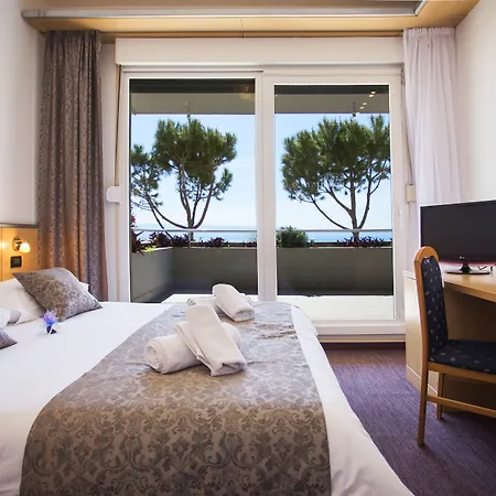 Hotel More 3*