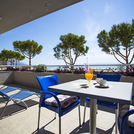 מלון Hotel More 3*