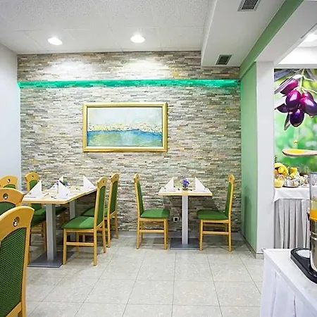 Hotel More 3*