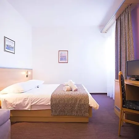 Hotel More Готель 3*