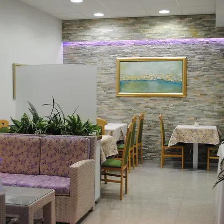 Hotel More 3*